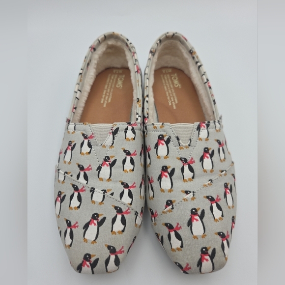 Toms Shoes - TOMS Alpargata Sz 7.5 Faux Fur Sherpa Lined Slip On Shoes Penquin Red Scarf EUC